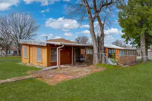 1101 S Locust St, Clarksville, TX 75426 - Photo 16