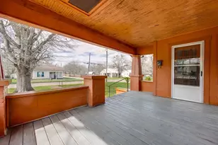 1101 S Locust St, Clarksville, TX 75426 - Photo 4