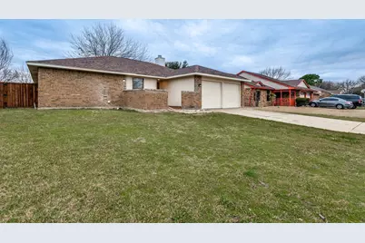 2673 Carrington Lane, Grand Prairie, TX 75052 - Photo 2