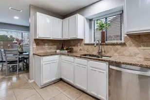 2673 Carrington Ln, Grand Prairie, TX 75052 - Photo 12