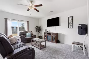 9716 Teton Vis Dr, Fort Worth, TX 76140 - Photo 4