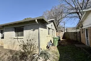 408 Simmons Dr, Hurst, TX 76053 - Photo 4