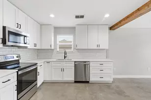 2314 Creekview Dr, Granbury, TX 76048 - Photo 8