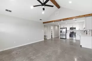 2314 Creekview Dr, Granbury, TX 76048 - Photo 2