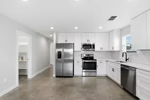 2314 Creekview Dr, Granbury, TX 76048 - Photo 6