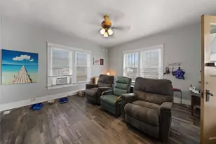 713 N Commerce St, Gainesville, TX 76240 - Photo 8