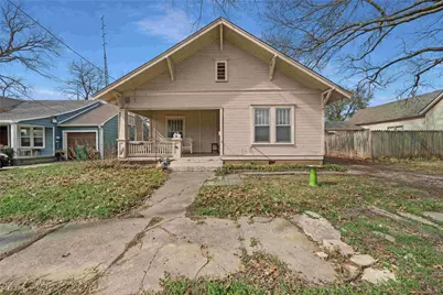 713 N Commerce Street, Gainesville, TX 76240 - Photo 1