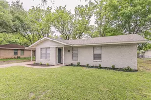 203 E 11th St, Kaufman, TX 75142 - Photo 2