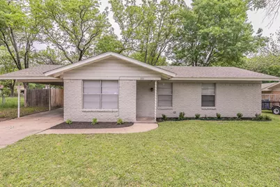 203 E 11th Street, Kaufman, TX 75142 - Photo 1
