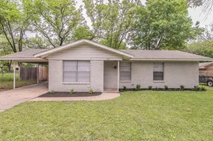 203 E 11th St, Kaufman, TX 75142 - Photo 1