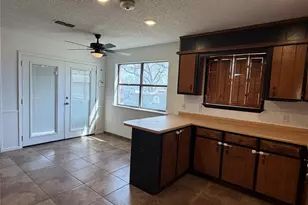 314 W 5th St, Springtown, TX 76082 - Photo 10