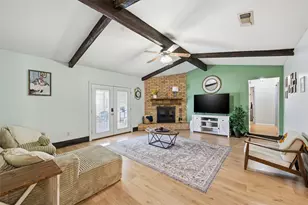 100 Hillside Dr, Hewitt, TX 76643 - Photo 4