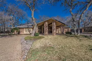 5805 Havenwood Ct, Fort Worth, TX 76112 - Photo 2