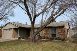 6925 Sandstone Ct, Fort Worth, TX 76120 - Photo 2