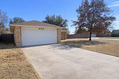 1 Daisy Circle, Wichita Falls, TX 76310 - Photo 2