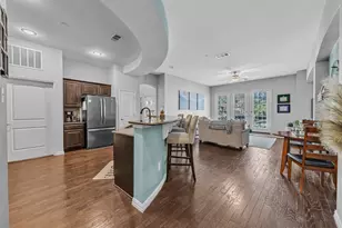 1025 W 10th St, Fort Worth, TX 76102 - Photo 8