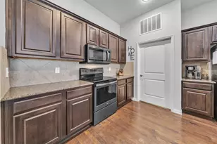 1025 W 10th St, Fort Worth, TX 76102 - Photo 12