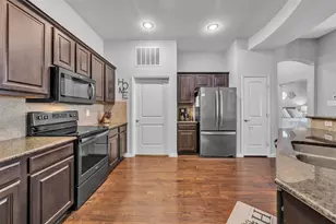 1025 W 10th St, Fort Worth, TX 76102 - Photo 10