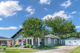 1013 Sherman St, McKinney, TX 75069 - Photo 2