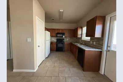704 E College Street, Princeton, TX 75407 - Photo 6