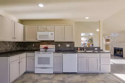 6600 W Lynn Creek Drive W, Arlington, TX 76001 - Photo 10