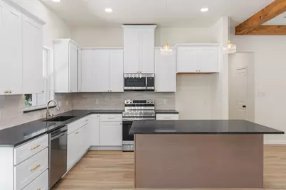 1610 Cheyenne Trail, Granbury, TX 76048 - Photo 16