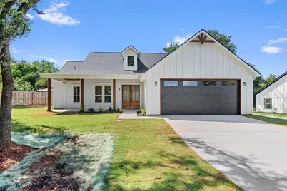 1610 Cheyenne Trail, Granbury, TX 76048 - Photo 2