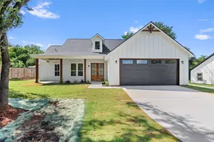 1610 Cheyenne Trail, Granbury, TX 76048 - Photo 2