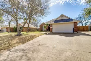 841 Park Meadow Ln, Burleson, TX 76028 - Photo 2