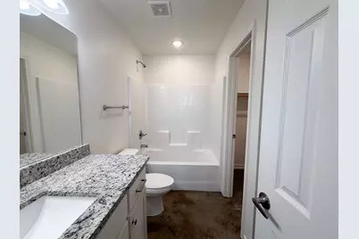 1050 E Burnett Street #2B, Ennis, TX 75119 - Photo 8