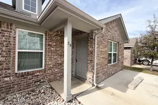 1050 E Burnett St, Ennis, TX 75119 - Photo 2