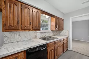 121 Hillside Ln, DeSoto, TX 75115 - Photo 10