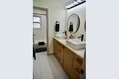 305 Bluebonnet Drive, Grapevine, TX 76051 - Photo 18