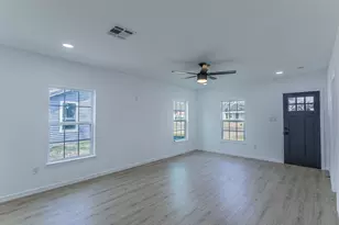 1026 La Clede St, Bellmead, TX 76705 - Photo 4