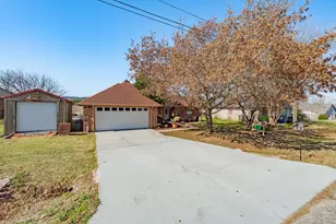 3903 Frisco Cir, Granbury, TX 76048 - Photo 4