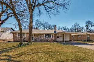 502 Martin Ln, Euless, TX 76040 - Photo 2