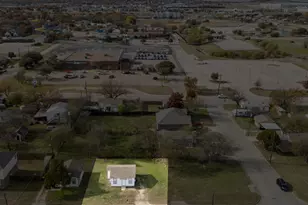 313 Hallvale Dr, White Settlement, TX 76108 - Photo 2