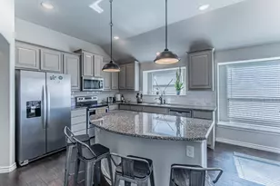 1901 Maplewood Dr, Red Oak, TX 75154 - Photo 4