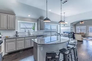 1901 Maplewood Dr, Glenn Heights, TX 75154 - Photo 4