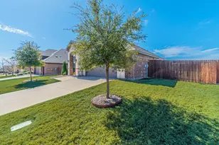 1901 Maplewood Dr, Red Oak, TX 75154 - Photo 2
