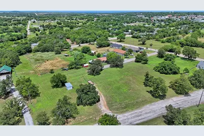 604 S Mill Street, Bowie, TX 76230 - Photo 2