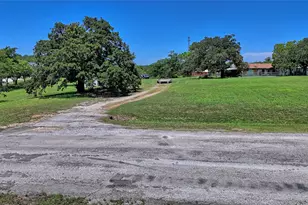 604 S Mill St, Bowie, TX 76230 - Photo 1