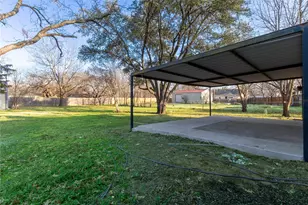 313 S Prairie St, Pilot Point, TX 76258 - Photo 16