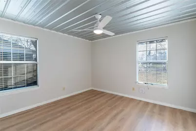 313 S Prairie Street, Pilot Point, TX 76258 - Photo 12