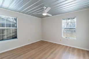 313 S Prairie St, Pilot Point, TX 76258 - Photo 12