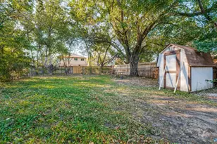 2117 Beaumont St, Grand Prairie, TX 75051 - Photo 22