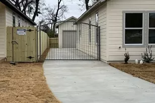 3614 Latimer St, Dallas, TX 75215 - Photo 2