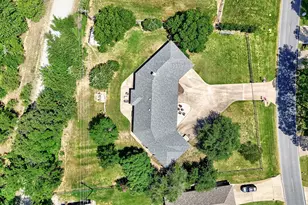 1246 Kiowa Dr W, Gainesville, TX 76240 - Photo 6