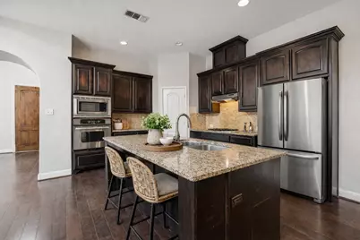 821 La Cima, Irving, TX 75039 - Photo 12