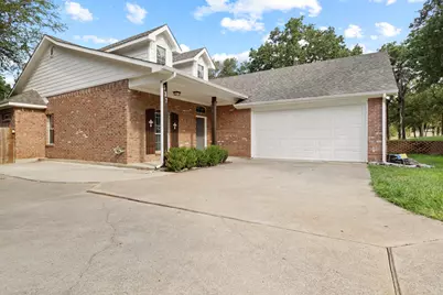 537 Shady Oaks Trail, Burleson, TX 76028 - Photo 2